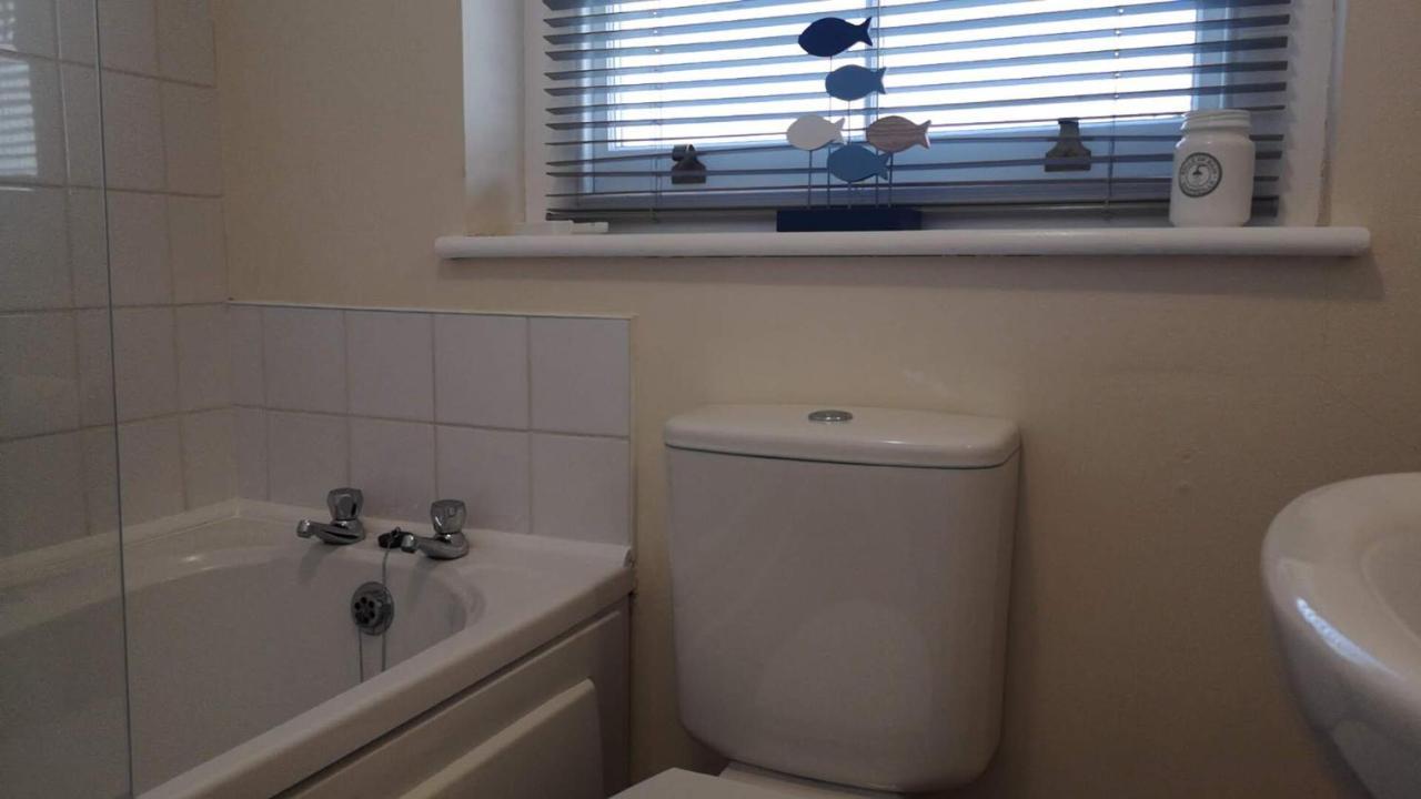 Coastal Escape Deal - 2 Bedroom House -Short Lets & Serviced Accommodation Exterior photo